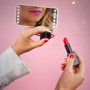 Riki Loves Riki Riki Cutie mini wearable lighted LED beauty mirror